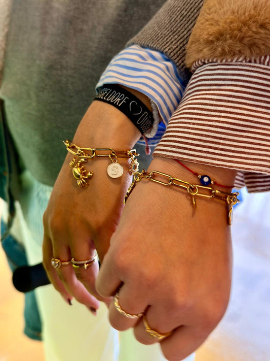 Como criar a tua charm bracelet ideal (e torná-la verdadeiramente única)